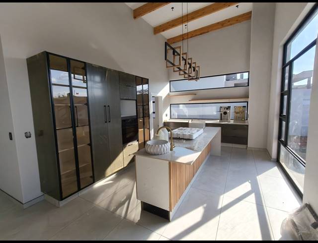 3 BEDROOM FREEHOLD FOR SALE IN CASHAN